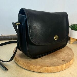 Vintage 90’s Coach City Bag 9790 in Black Cross Body Bag with Flap